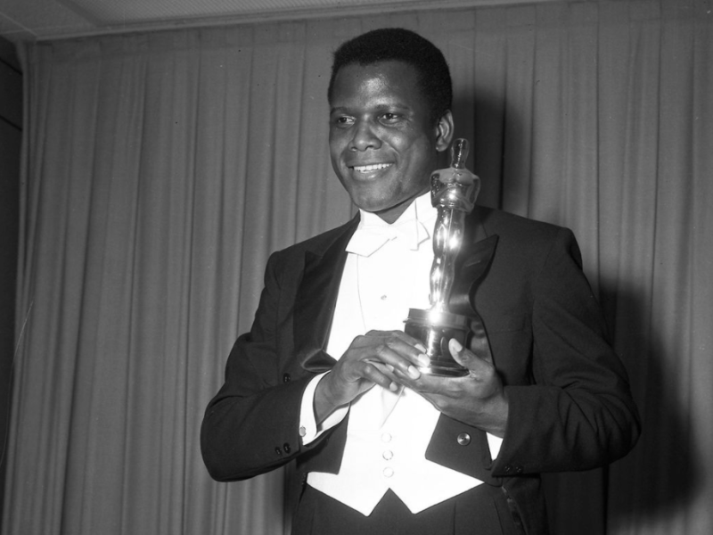 Abril 13 de 1964, Sidney Poitier hizo historia en el&nbsp;Óscar