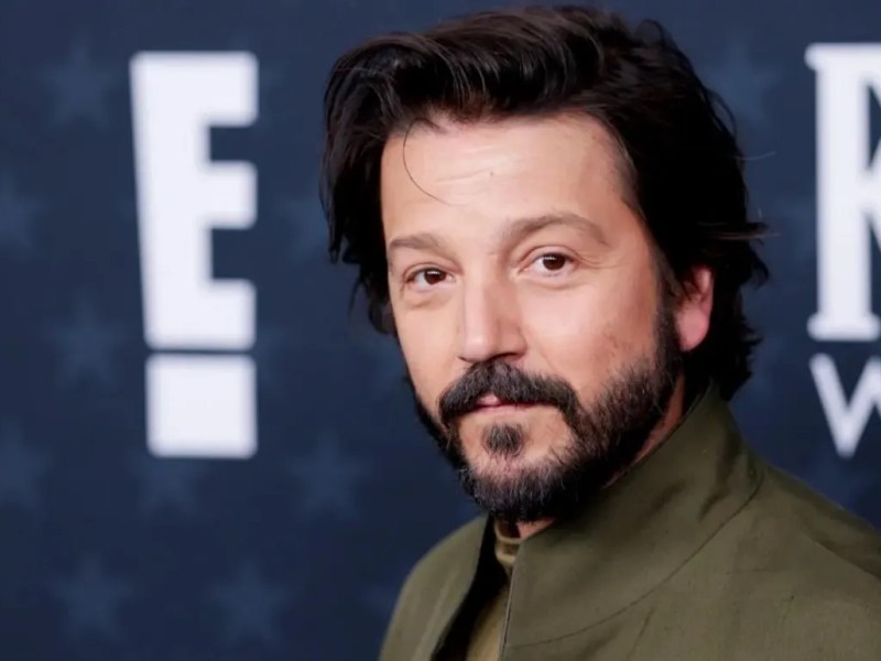 DIEGO LUNA SE&nbsp;ENREDA…